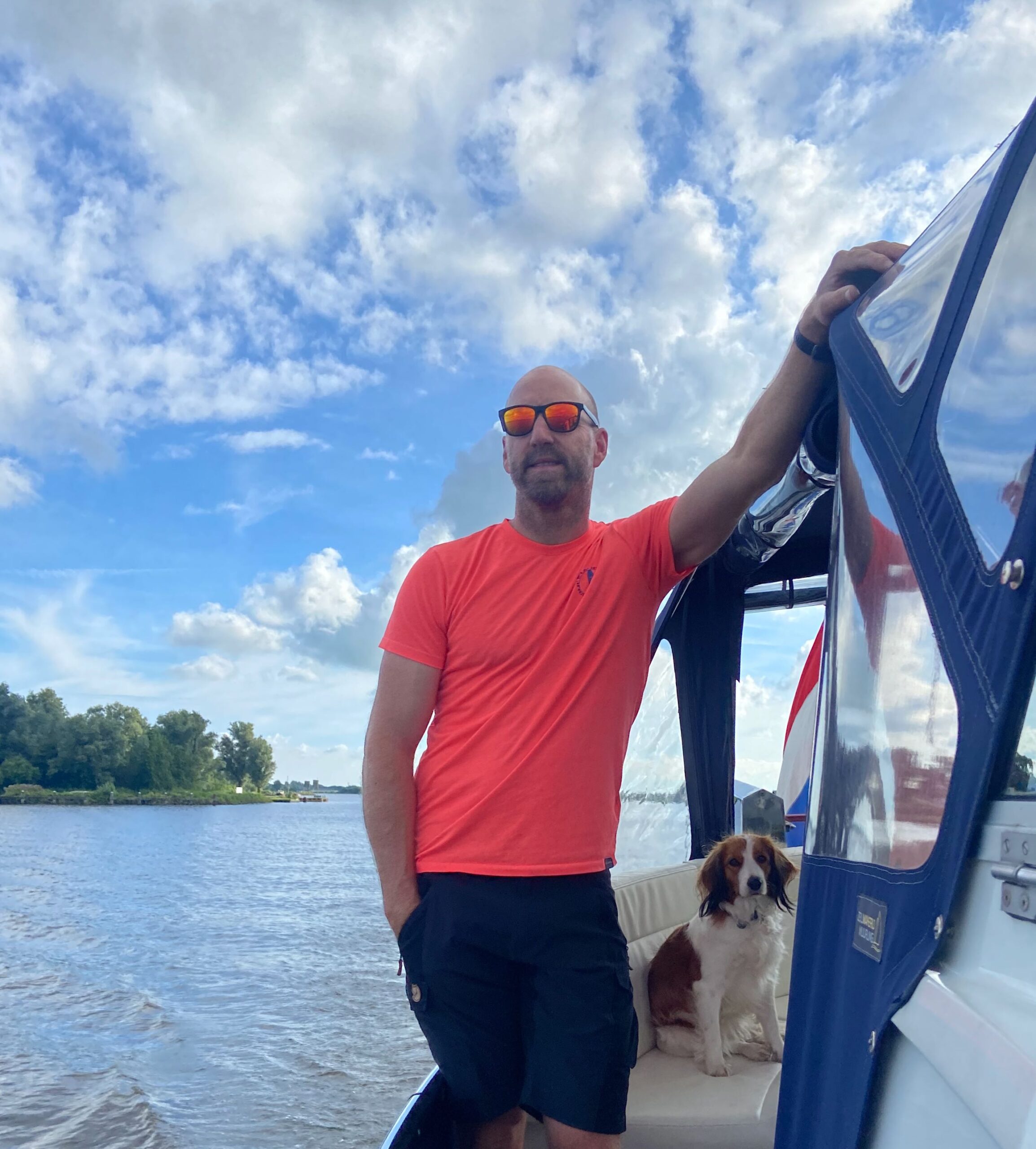 Schipper Steven en scheepshond Famke