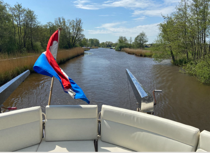 Boottocht door de Friese wateren bij Sneek met Varen met Steven
